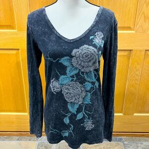 Twisted Sisters Women’s long sleeve acid wash fitted V-neck shirt Rose print